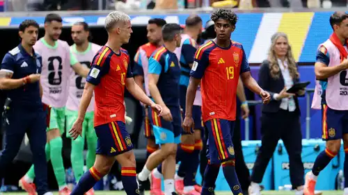 4 معلّقين و5 قنوات لنقل مباراة فرنسا وإسبانيا في نصف نهائي كأس العالم 4